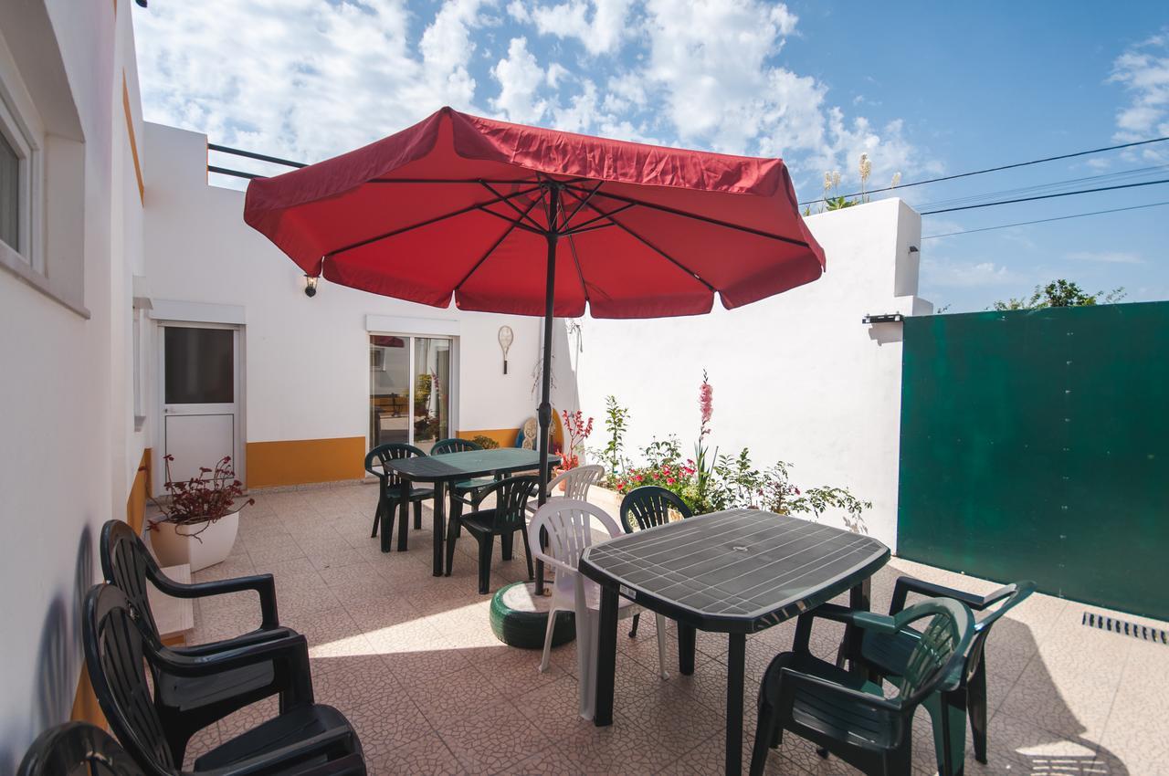 Rivers Nation Surf Camp Bed and Breakfast Atouguia Da Baleia Exteriör bild