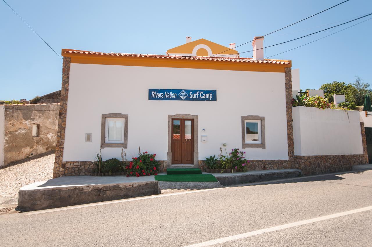 Rivers Nation Surf Camp Bed and Breakfast Atouguia Da Baleia Exteriör bild