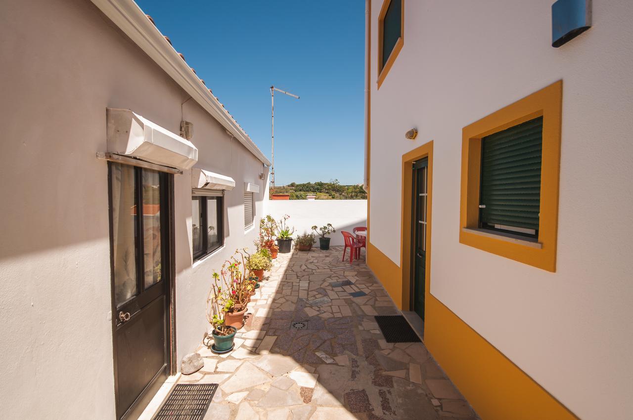 Rivers Nation Surf Camp Bed and Breakfast Atouguia Da Baleia Exteriör bild